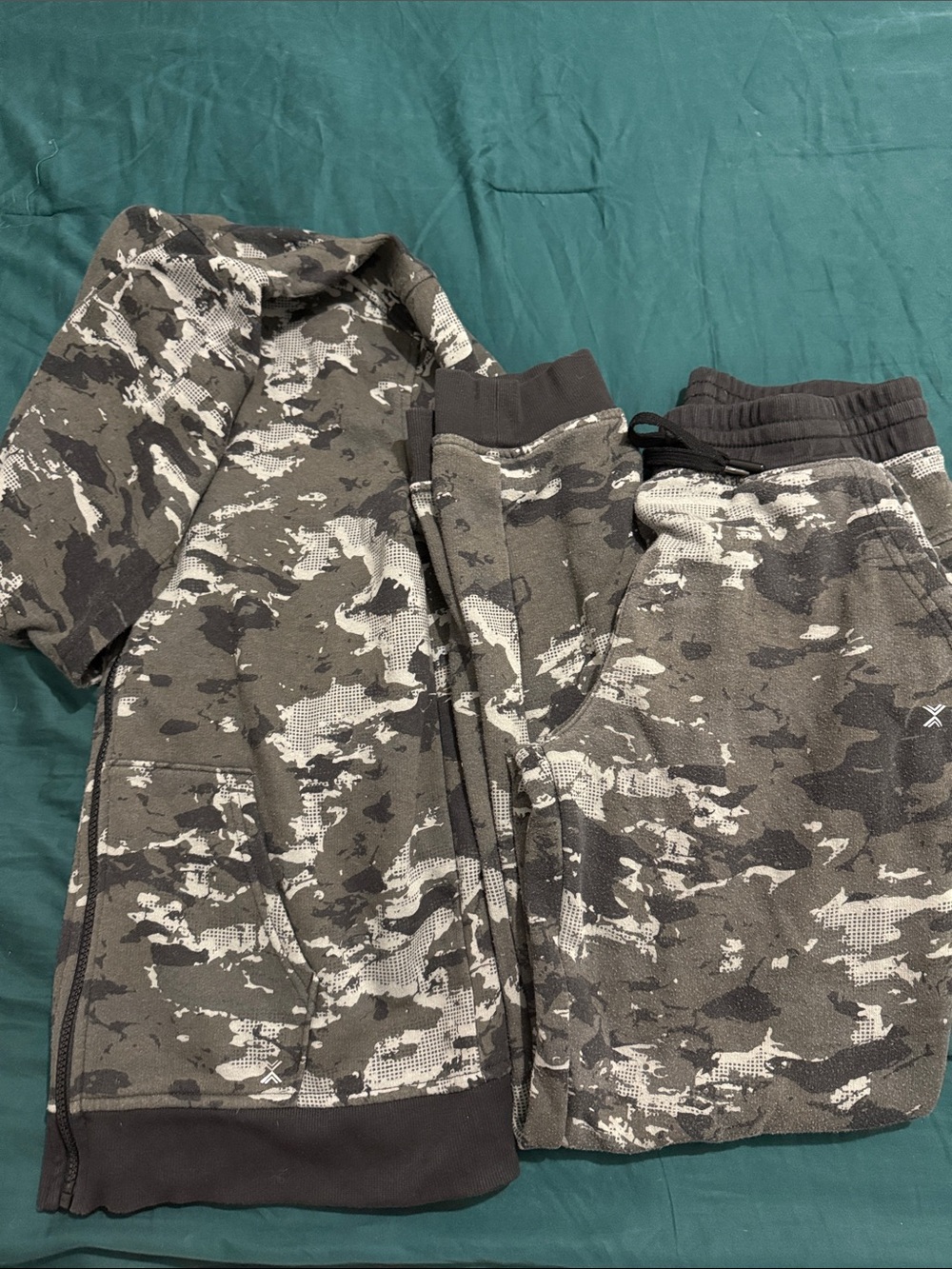 Xersion Kids Camo Sweatpants & Hoodie - Gray Black
